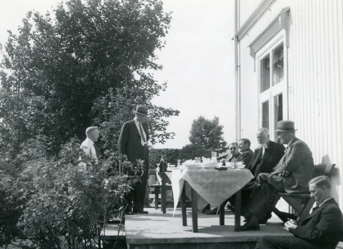 6 bilde frå Søve landbruksskole under Kornrådets reise i Telemark 7.-13.8.1939.  Bilda er tatt 9. august 1939.