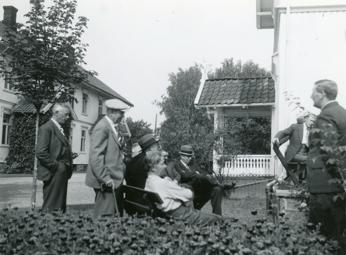 6 bilde frå Søve landbruksskole under Kornrådets reise i Telemark 7.-13.8.1939.  Bilda er tatt 9. august 1939.