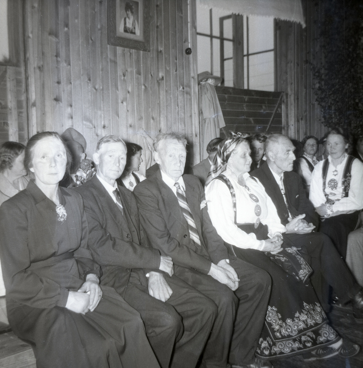 Fem bilde frå Landbruksselskapets fest på Akkerhaugen/eller Gvarv 15.8.1953