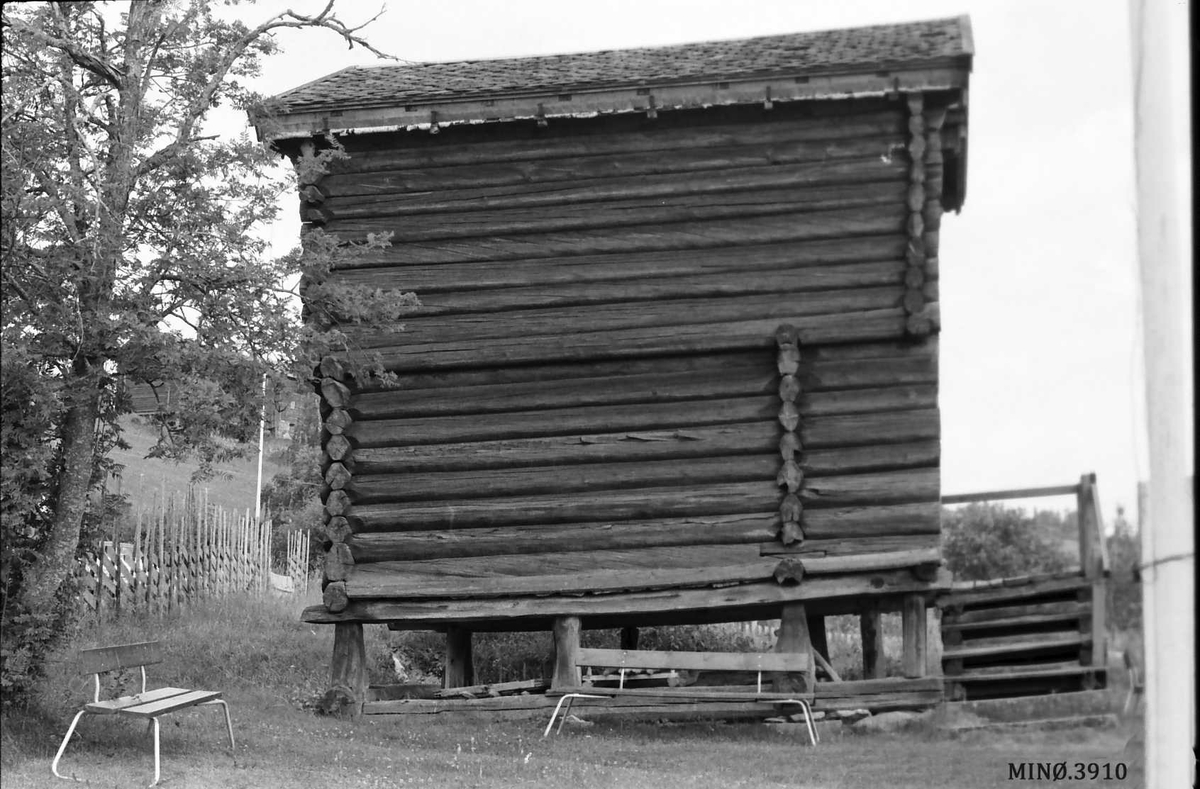 Stabbur, detalj, dør 1. etg. 