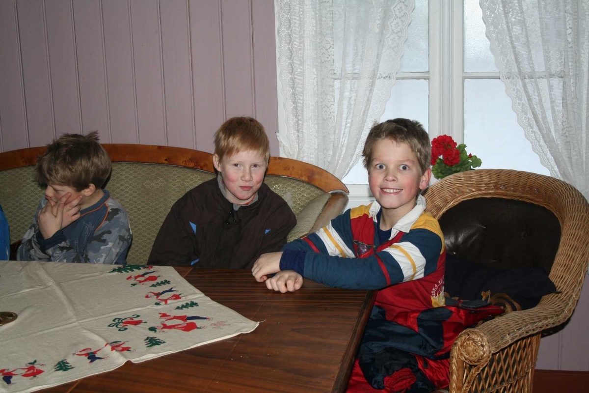 Jul på gamlemåten i Museumsparken 2008. Godt med en pust i bakken