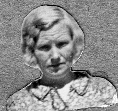 Storetveit skole i Bergen, utklipp. Kvinne. Anna Kausland.