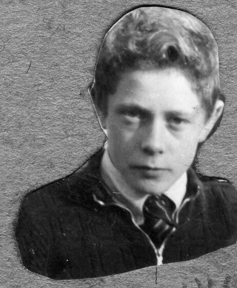 Storetveit skole i Bergen, utklipp. Ein person. Hode og skuldre. Gutt. Morten Telle.