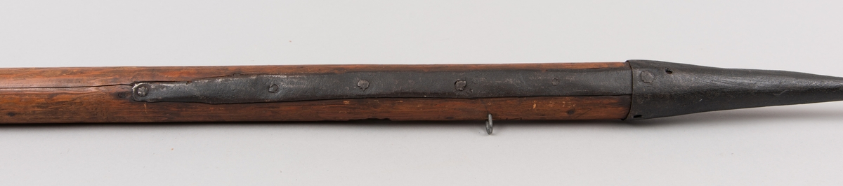 Halvpike med rombisk spiss benyttet av fotsoldater på 1600-1700-tallet.
