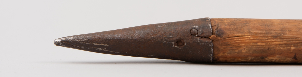 Halvpike med rombisk spiss benyttet av fotsoldater på 1600-1700-tallet.