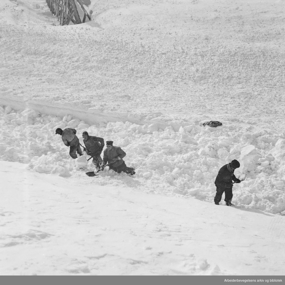 Snørydding på Bergensbanen. Mars 1949.