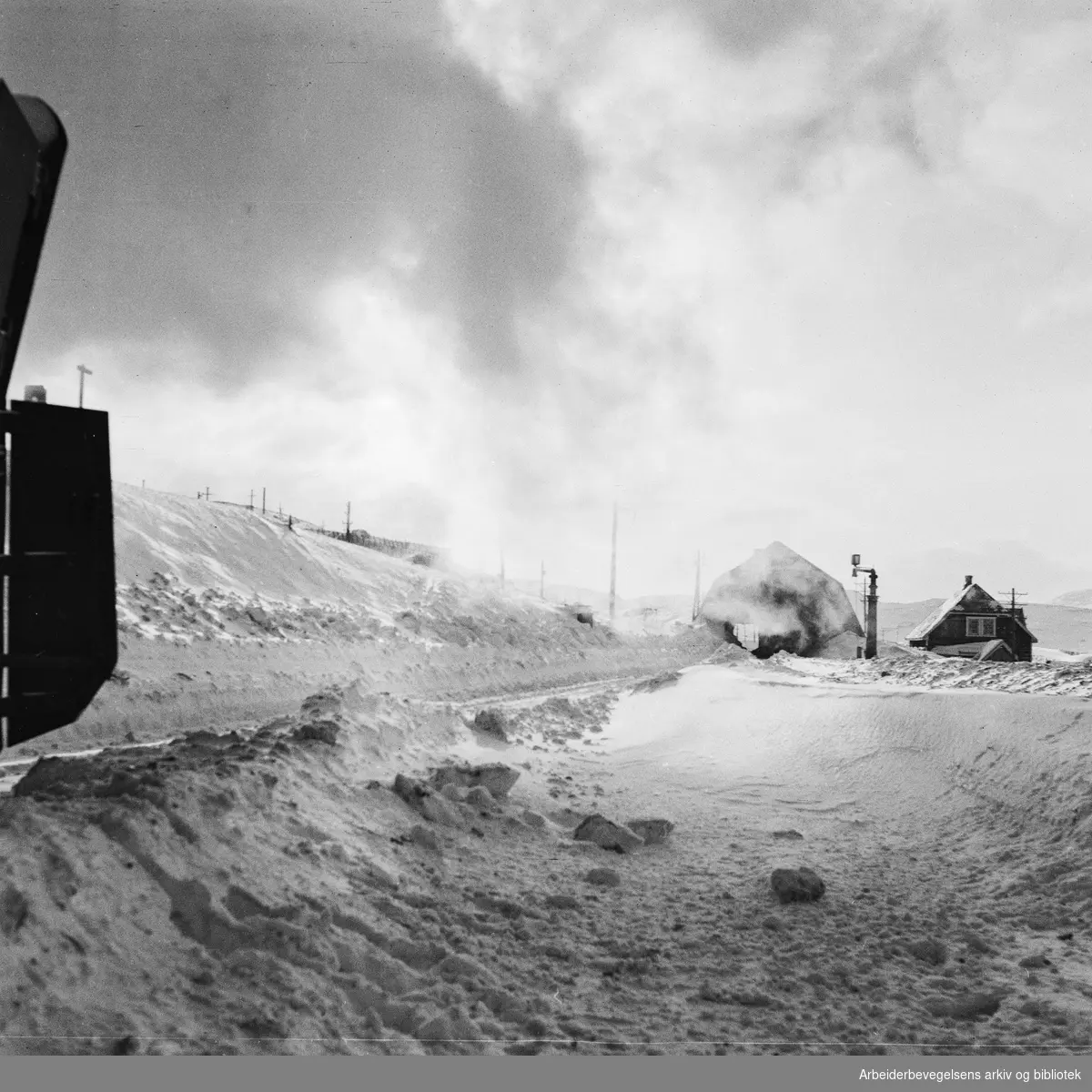 Snørydding på Bergensbanen. Mars 1949.