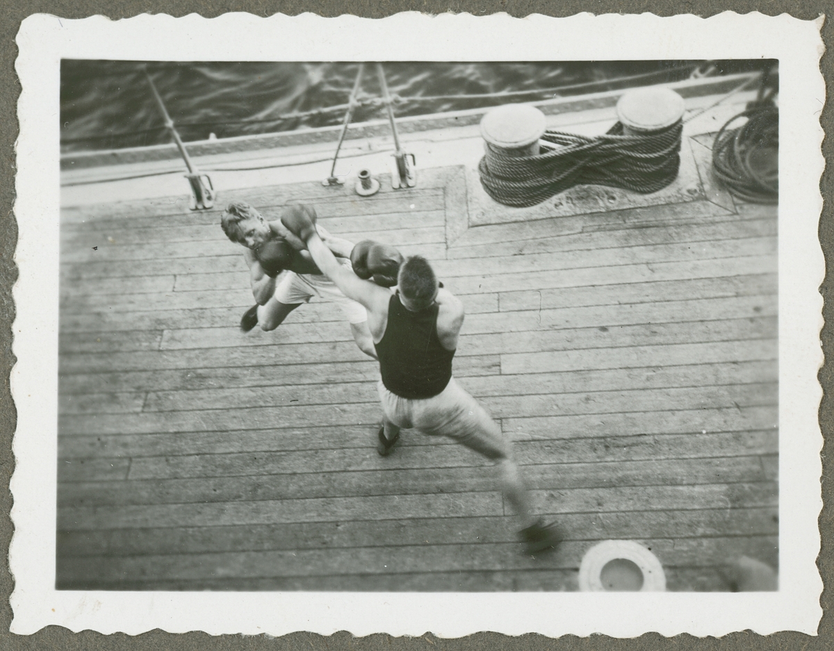 Från träningsstunderna ombord på H.M.S.Sverige, sommaren 1937