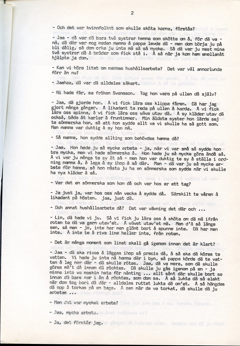 Anna Svensson f. 1897, berättar om sina minnen från i Iggesund, Hälsingland och uppväxten i Bjurnäs, Njutånger. Intervjun är utförd av Barbro Bursell 1971-07-13.
Fröken Anna Svensson föds 29 mars 1897 i Bjurnäs i Njutånger i en jordbrukarfamilj. Hon är ett av sex syskon. Anna hjälper till på den tjugotre tunnland stora gården med att sköta korna, klippa fåren och annat ”kvinnogöra”. Till middag åt man nästan alltid potatis och strömming. Bagarstuga har man varje höst och vår, man gör bland annat smör som säljs till ett fåtal kunder.
Anna lämnar hemmet i läsålder och blir bondpiga i Övernjöte. I uppgifterna ingår att ta hand om en moderlös flicka. Hon stannar i tre år. När Anna är 17 år blir hon elev på lasarettet i Hudiksvall. Därefter följer församlingstjänarinnekurs i Stockholm, där hon får sin utbildning. Året är 1921. Hon får sedan sjukvårdstjänst som elev ett år, bland annat i Söderhamn. Anna har därefter korta tjänster i Bollnäs, Iggesund, Loksta. Hon beskriver sig som blyg i början men att hon blir morskare med åren. 
Någon gång på 1930-talet köper Anna en gård i Delsbo där hon startar ett vilohem för stressade och nervklena. Anna avslutar sin yrkesbana på grund av ett lårbensbrott, hon är då ca 60 år, och då tjänstgör hon på ålderdomshemmet i Delsbo.