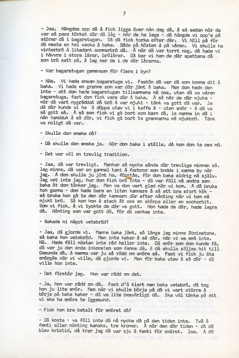 Anna Svensson f. 1897, berättar om sina minnen från i Iggesund, Hälsingland och uppväxten i Bjurnäs, Njutånger. Intervjun är utförd av Barbro Bursell 1971-07-13.
Fröken Anna Svensson föds 29 mars 1897 i Bjurnäs i Njutånger i en jordbrukarfamilj. Hon är ett av sex syskon. Anna hjälper till på den tjugotre tunnland stora gården med att sköta korna, klippa fåren och annat ”kvinnogöra”. Till middag åt man nästan alltid potatis och strömming. Bagarstuga har man varje höst och vår, man gör bland annat smör som säljs till ett fåtal kunder.
Anna lämnar hemmet i läsålder och blir bondpiga i Övernjöte. I uppgifterna ingår att ta hand om en moderlös flicka. Hon stannar i tre år. När Anna är 17 år blir hon elev på lasarettet i Hudiksvall. Därefter följer församlingstjänarinnekurs i Stockholm, där hon får sin utbildning. Året är 1921. Hon får sedan sjukvårdstjänst som elev ett år, bland annat i Söderhamn. Anna har därefter korta tjänster i Bollnäs, Iggesund, Loksta. Hon beskriver sig som blyg i början men att hon blir morskare med åren. 
Någon gång på 1930-talet köper Anna en gård i Delsbo där hon startar ett vilohem för stressade och nervklena. Anna avslutar sin yrkesbana på grund av ett lårbensbrott, hon är då ca 60 år, och då tjänstgör hon på ålderdomshemmet i Delsbo.