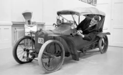 Super B2 ”Daggmasken”