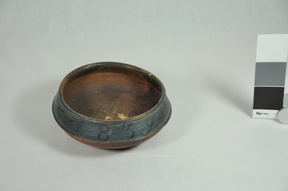 Liten ølbolle i tre, bemalt, datert 1839