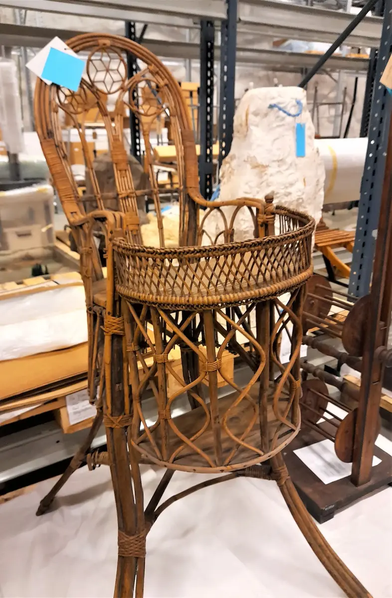 Barnestol fra loftet på Linderud gård