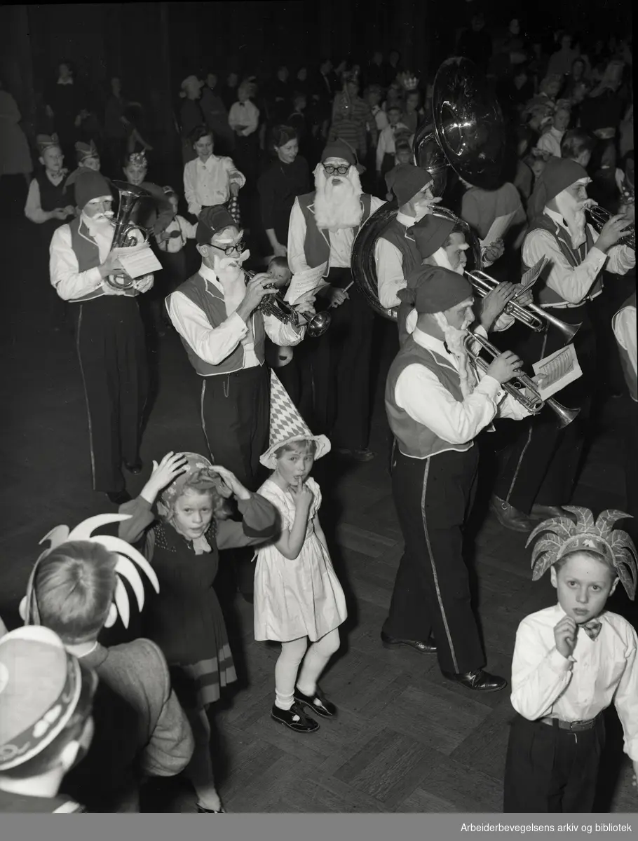 Juletrefest i Oslo Arbeidersamfunn. Januar 1953