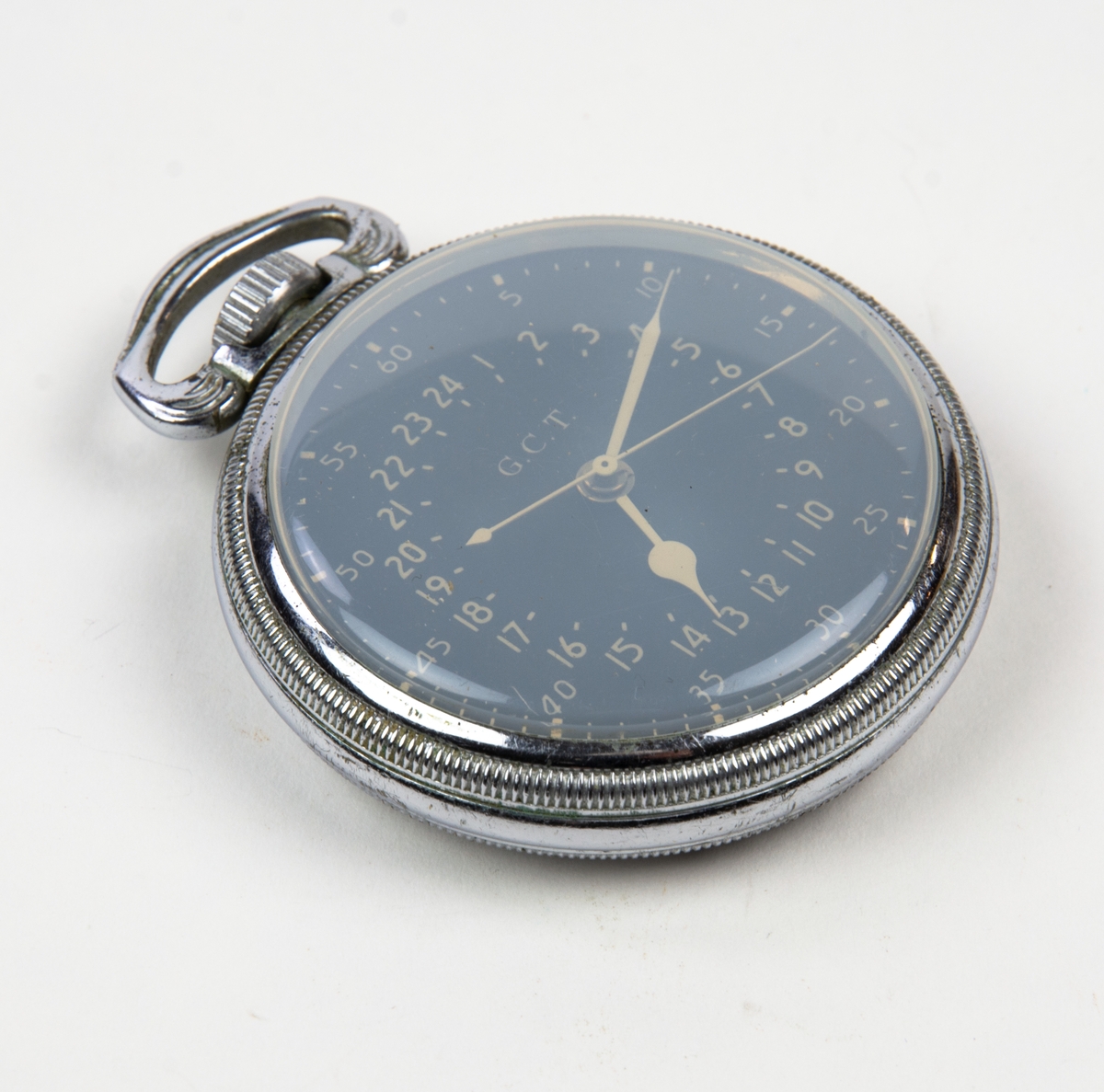 Fickur, navigationsur, Hamilton 4992B. Amerikansk militärt fickur från Hamilton, GCT med 24-timmars urtavla. (GCT står för Greenwich Civil Time). Uret har en svart urtavla. På baksidan inskriptionen "AN 5740 Mfr´s part no. 4992B Serial no. AF-42-38226 Contract no. W535 ac 28072 Hamilton Watch Co".

Uret monterades under flygning i ett speciellt hölje med stötdämpande fjädrar. Se FVM.133546.