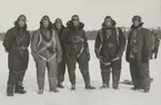 Gruppbild av sex militärer i flygardräkt, vintertid, 1930-tal.

Text vid foto: 