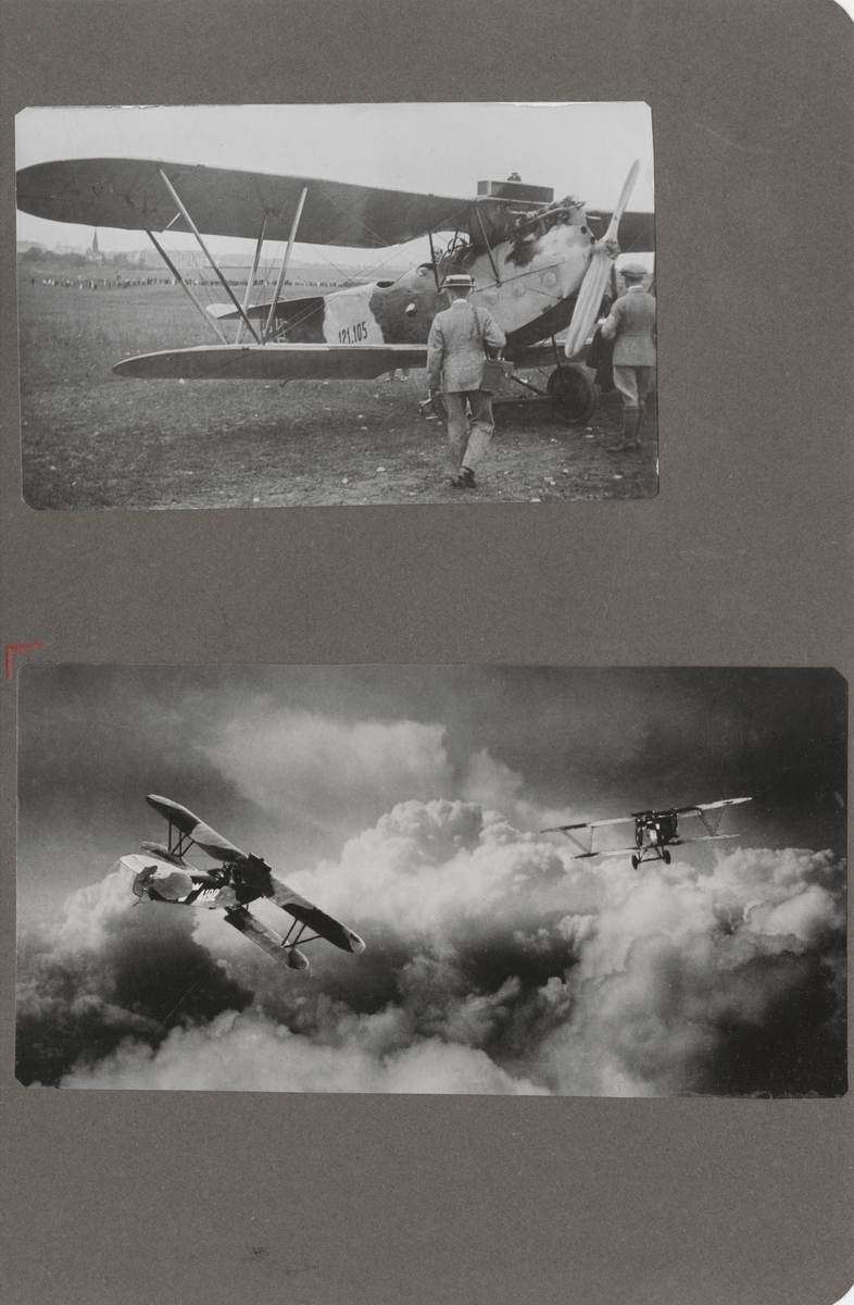 Flygplan Phönix C.1 Dront med tysk märkning 121.105 står på flygfältet på Malmen, juni 1919. Senare "Ur-Dronten" i det svenska försvaret. Ett par män står vid flygplanet. I bakgrunden står en folksamling.