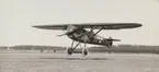 Flygplan FVM J 23 nr 3111 landar på flygfältet på Malmen, 1924.

Text vid foto: 