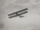 Flygplan Fiat BR 1 (B 1) i luften, 1925. Vy snett nedifrån.

Text vid foto: 