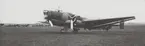 Flygplan B 3, Junkers Ju 86K står på flygfältet vid F 1 Hässlö. Efter att flygplanet levererats till flygvapnet, den 1 september 1938.

Text vid foto: 