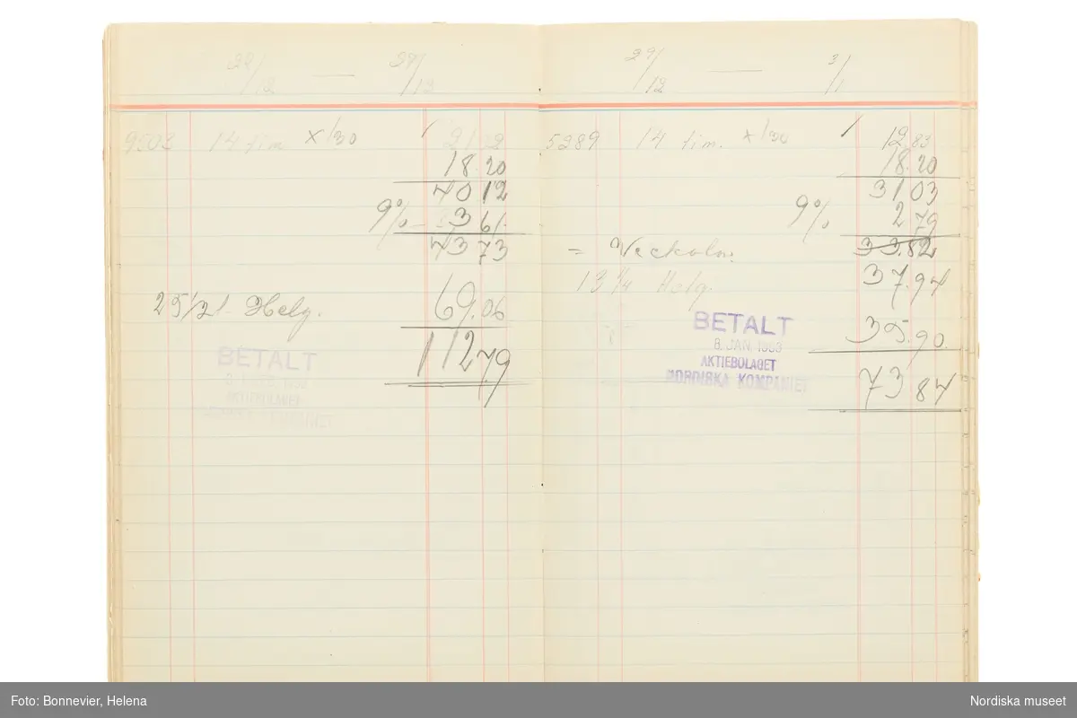 Avlöningsbok (tidbok) som sträcker sig från 1951 till 1955, har tillhört sömmerskan Maj-Britt Holmström på NK:s Franska damskrädderi.