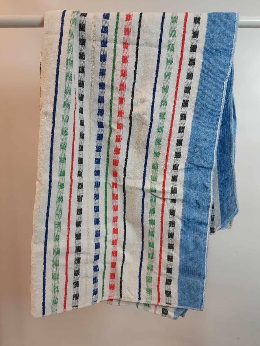 1 badehåndkle, hvitt med stripemønster