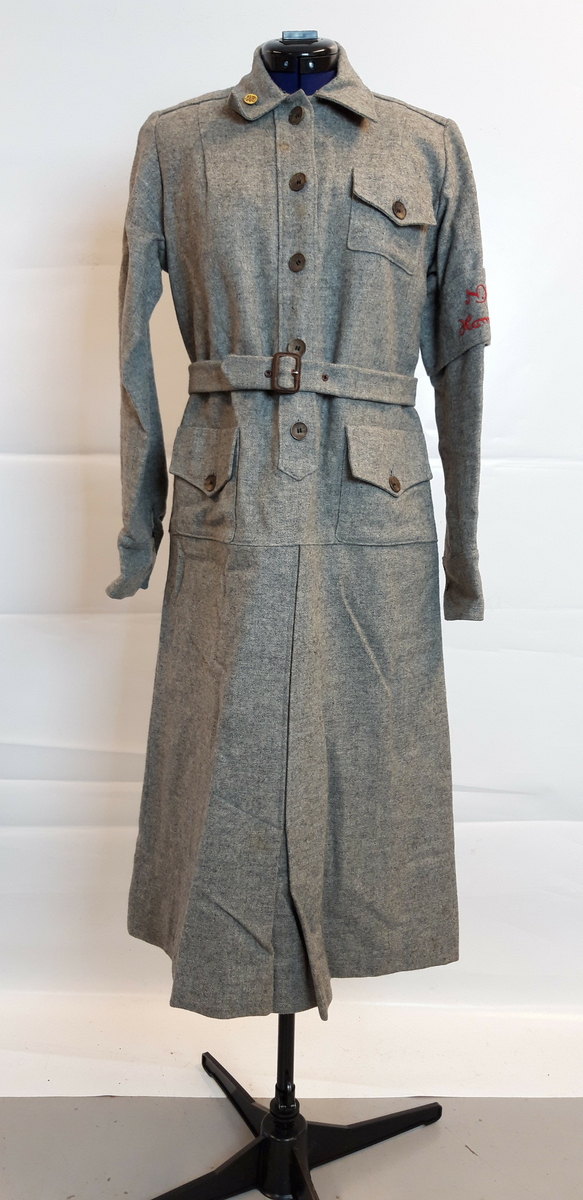 1 uniformskjole, kv, NKFU
