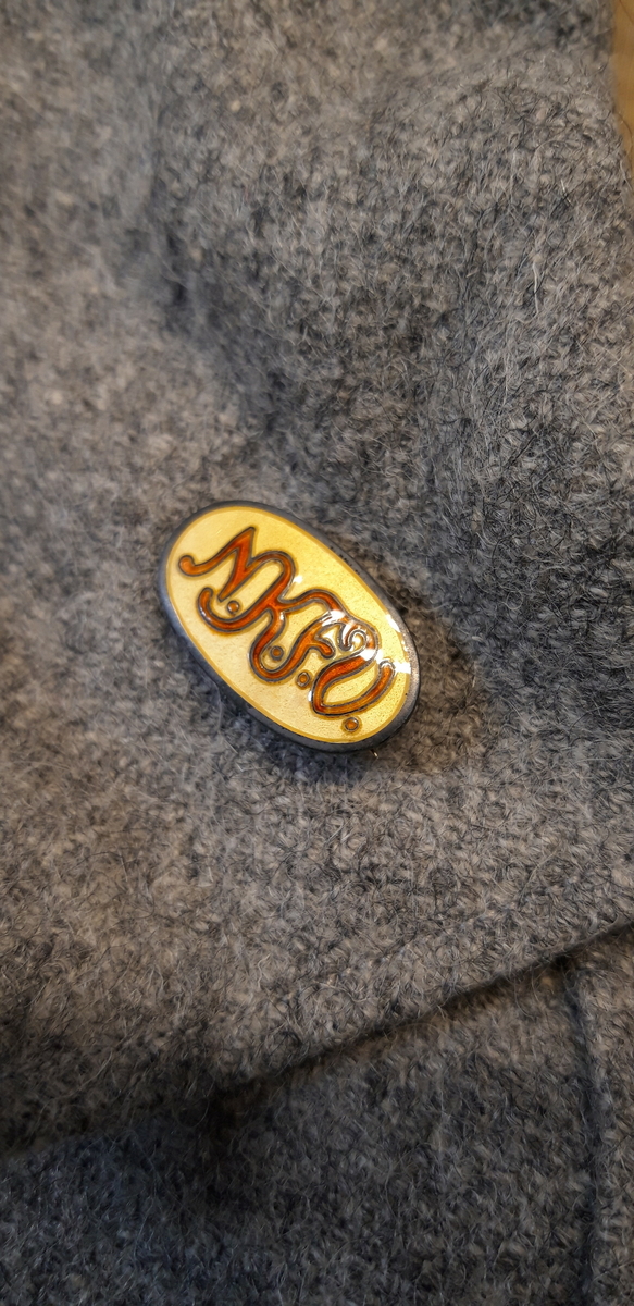 1 uniformskjole, kv, NKFU
