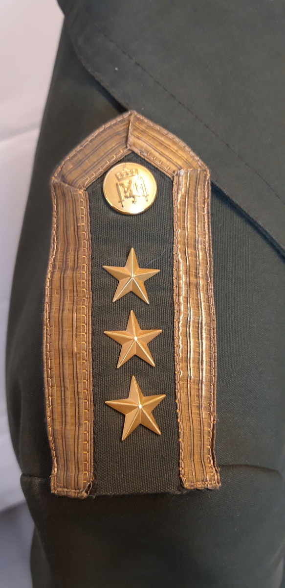 1 uniformsfrakk, med dekorasjoner