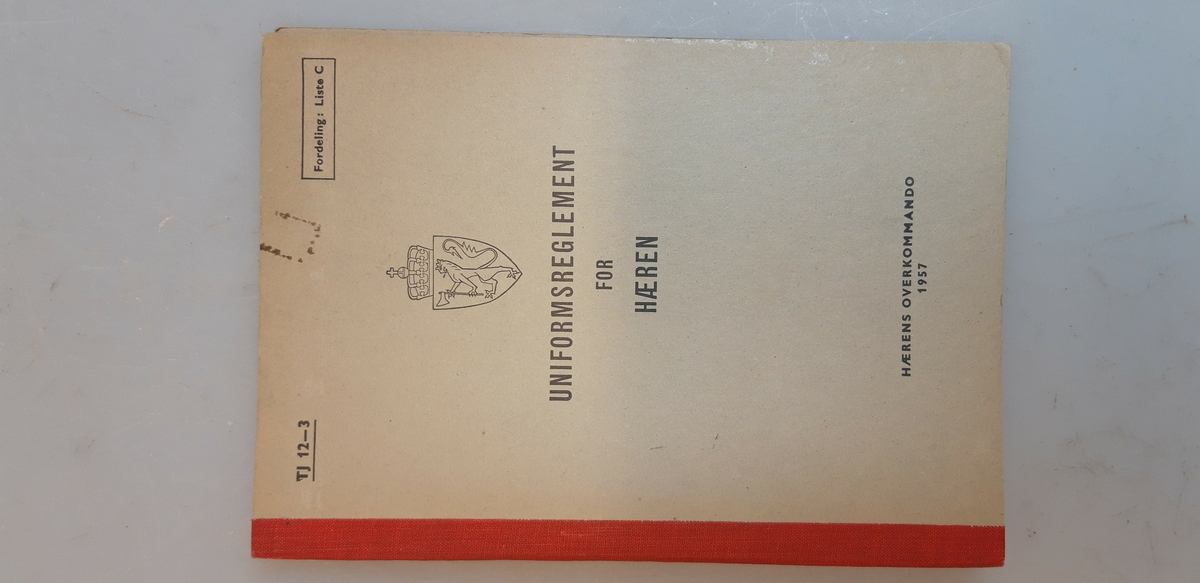 1 bok, uniformsreglement for Hæren