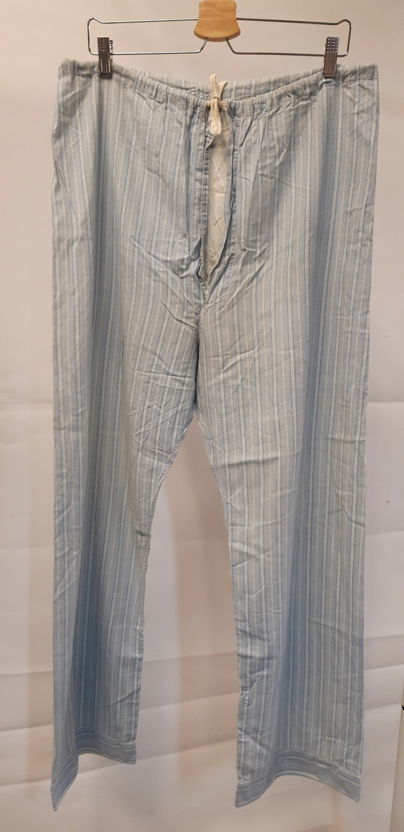 1 pyjamasbukse, blåstripet.