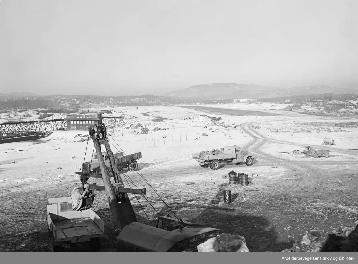 Utvidelse av rullebanen på Fornebu. Februar 1953.