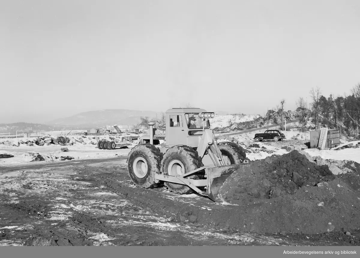 Utvidelse av rullebanen på Fornebu. Februar 1953.