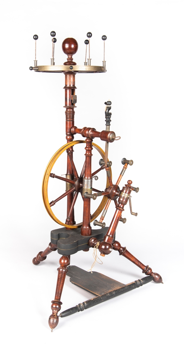 Oppstadrokk med hespetre.