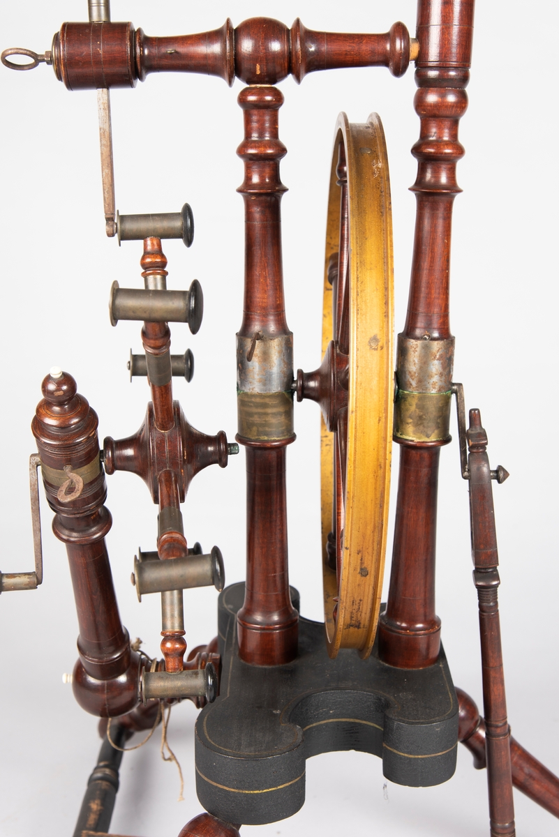 Oppstadrokk med hespetre.