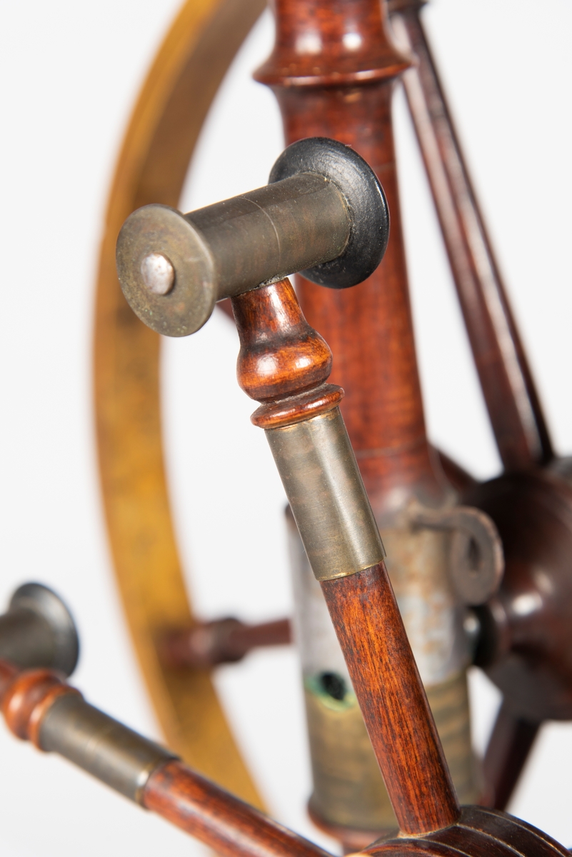 Oppstadrokk med hespetre.