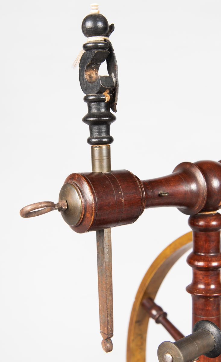 Oppstadrokk med hespetre.