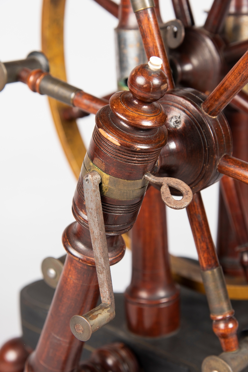 Oppstadrokk med hespetre.