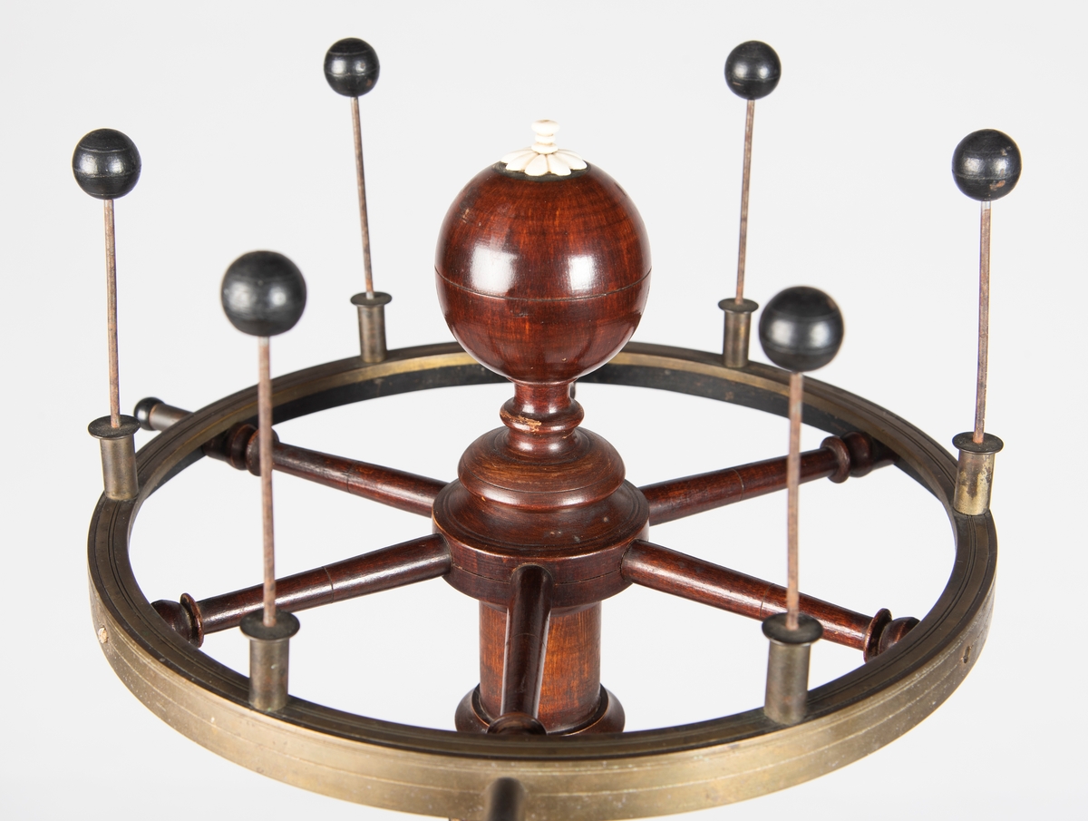 Oppstadrokk med hespetre.