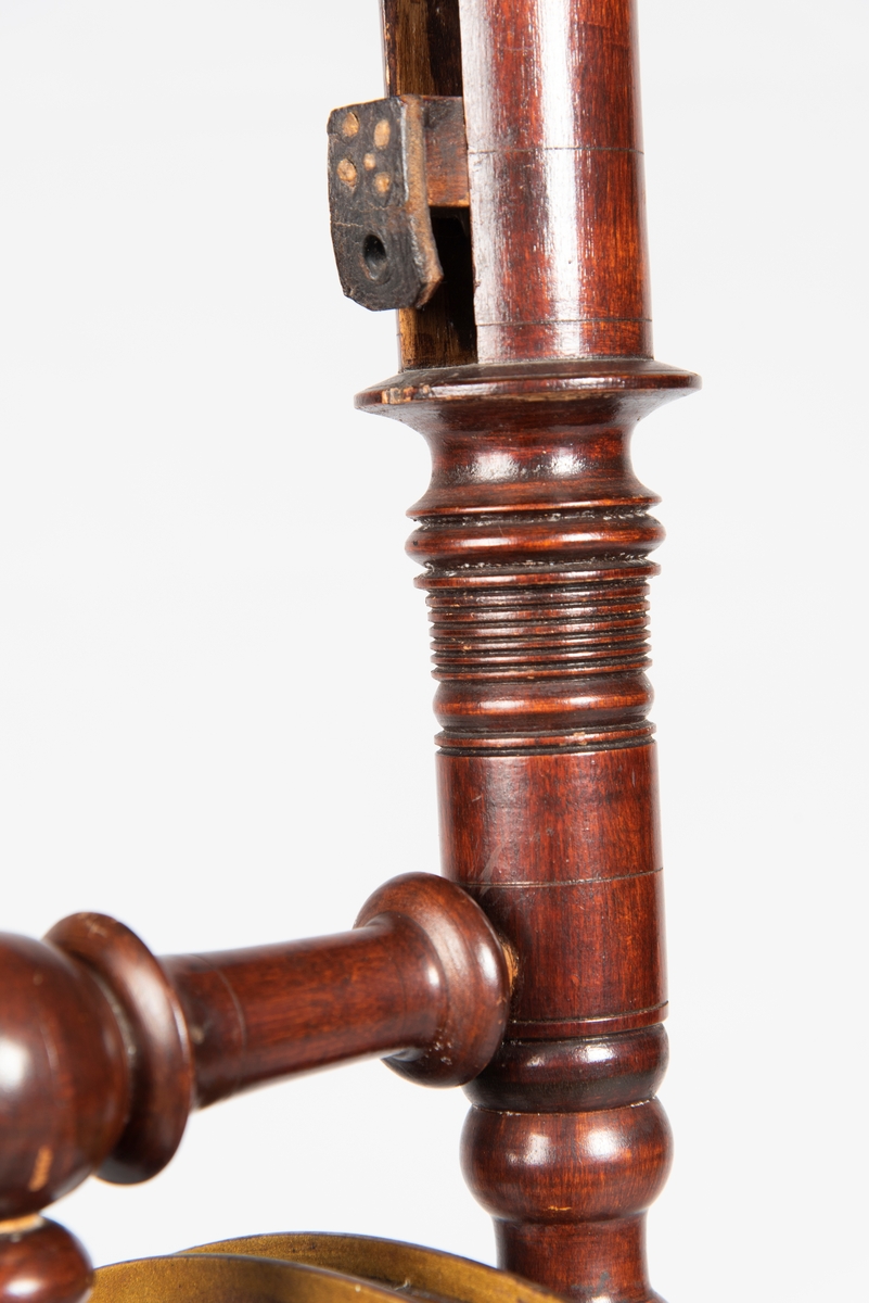 Oppstadrokk med hespetre.