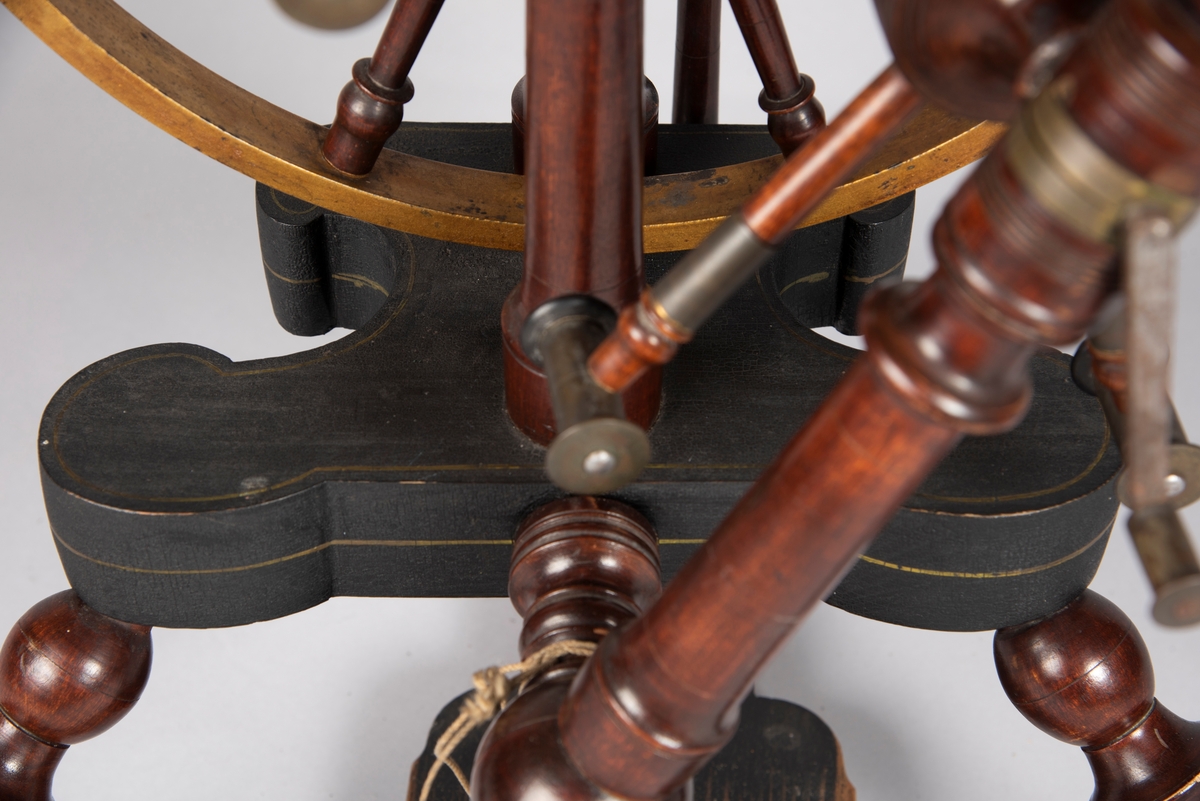 Oppstadrokk med hespetre.