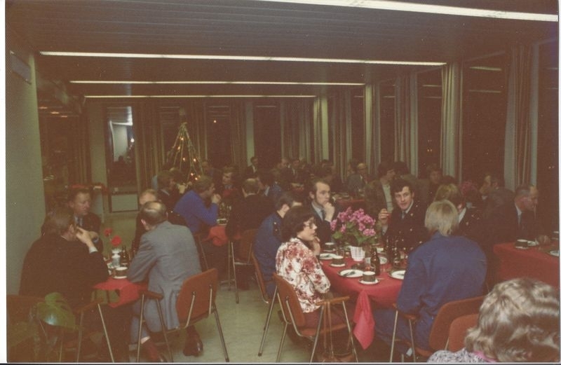 Foto fra festlighetene ved gjenåpningen av Trondheim Politimuseum i i politihusets kjeller i 1975.