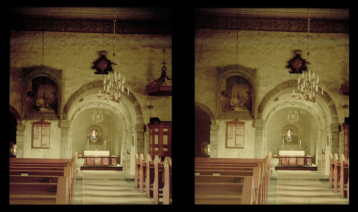 Steinkirke i tidlig romansk stil. Midtgang, kor med alter, lysekrone. Tilhører Arkitekt Hans Grendahls samling av stereobilder.