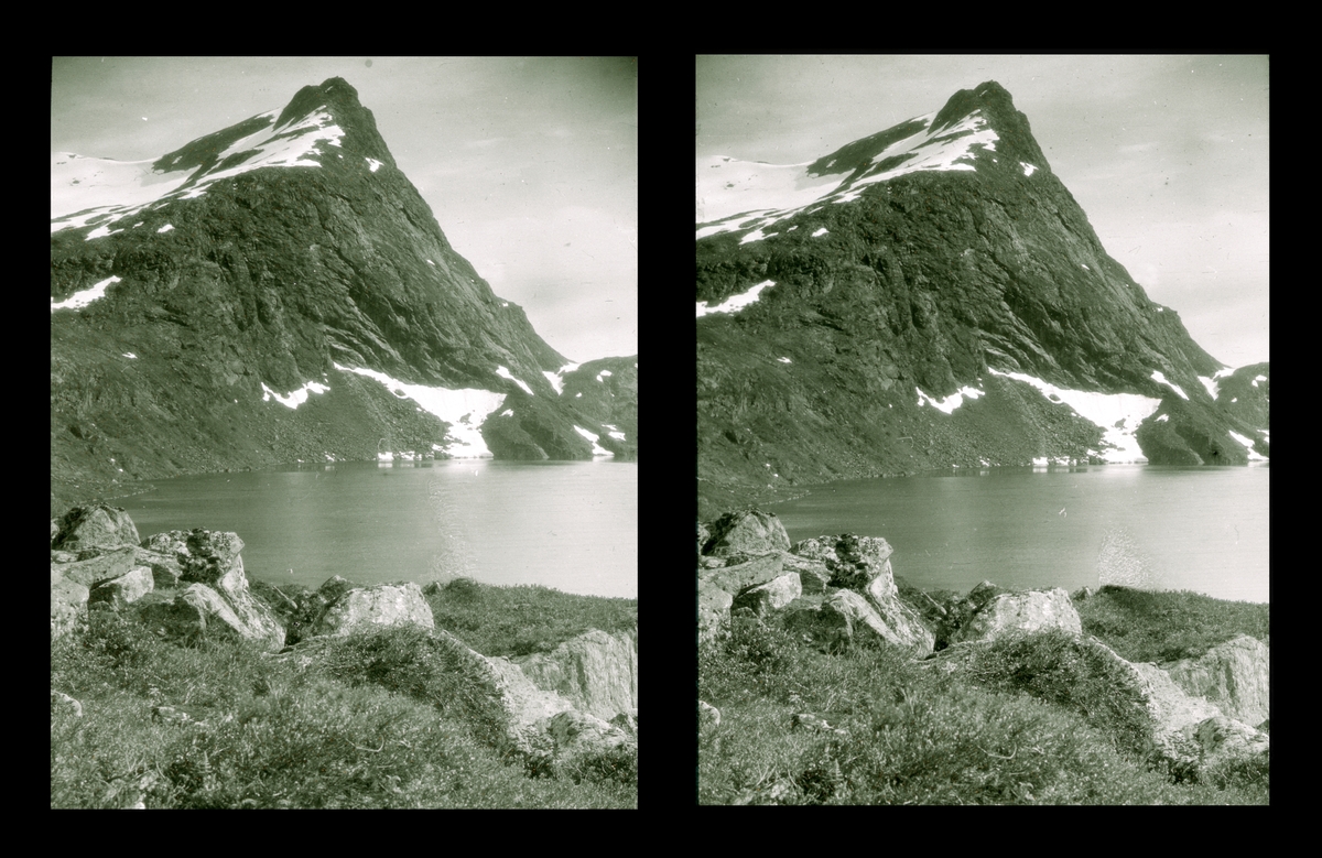 Hornindalsrokken. Fjelllandskap, Sunnmørsalpene. Tilhører Arkitekt Hans Grendahls samling av stereobilder.