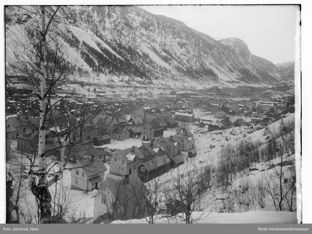Bylandskap Rjukan. Høyre del av panoramabilde.