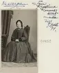 Porträtt av prostinnan Eva Fredrika Rundeberg. Här upplysningsvis fotograferad i Agnes Arosenius ateljé i Norrköping, stadens första kvinnliga porträttfotograf. Eva Fredrika var född i Kvillinge 1809 men uppvuxen på Vikbolandet där fadern var kronolänsman i Å socken och sedermera Kuddby. Egen blev hon 1832 då hon erhöll plats som mamsell på Skenäs gård i Östra Husby, som en äldre syster och dennes make arrenderade vid tiden. Från år 1838 finner vi henne boende i Norrköping och så förblev det till 1850 och detta år ingångna äktenskap med pastorsadjunkt Magnus Westergren. I samband med giftemålet flyttade paret till Styrstad där maken erbjudits tjänsten som komminister. Efter Styrstad och en kortare tid i Ledberg flyttade makarna 1863 till Konungsund. Där och då hade socknens kyrkoherde Juringius dött och Westergren tillfrågats om att bli församlingens kyrkoherde. Här blev de kvar tills deras barnlösa äktenskap nådde sin ände vid Eva Fredrikas bortgång 1877.