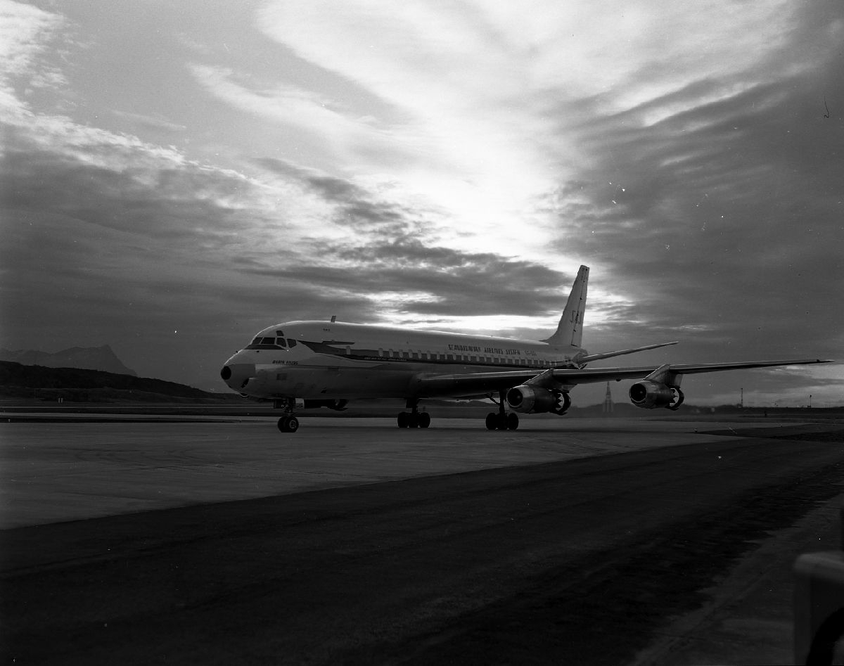 SAS' DC-8-33 "Rurik Viking" på Bodø flyplass.