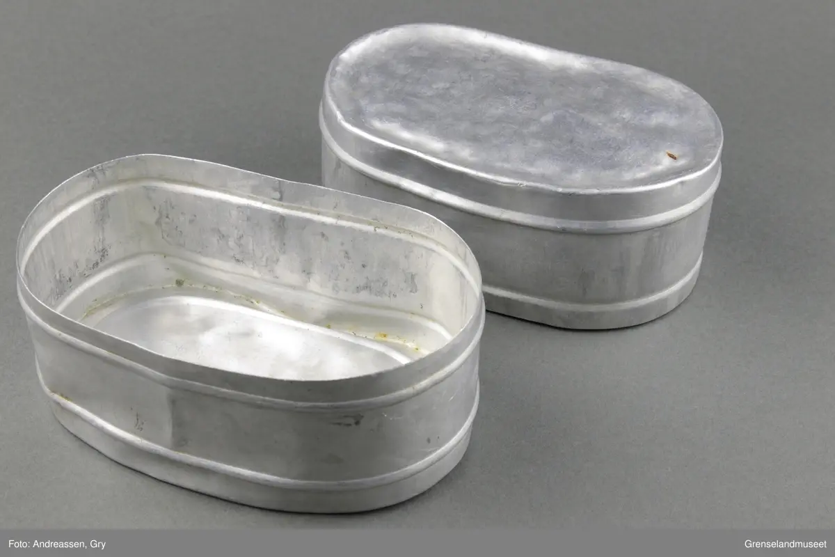 Matboks av aluminium med lokk.