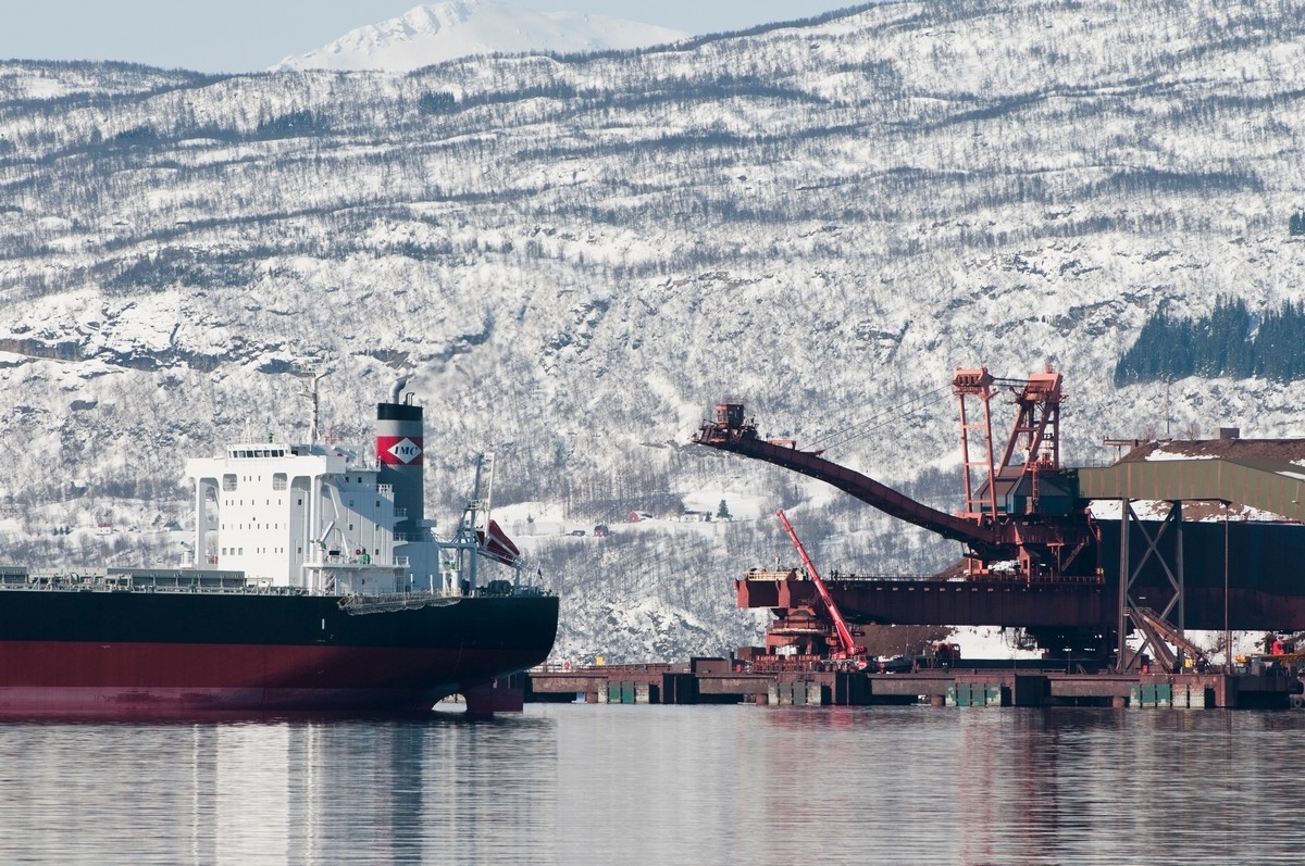 Narvik. I slutten av mars 2011 fikk LKAB feil på sin utlaster ved kai 5. Det ble etterhvert nokså fullt av båter på havna og fjorden.