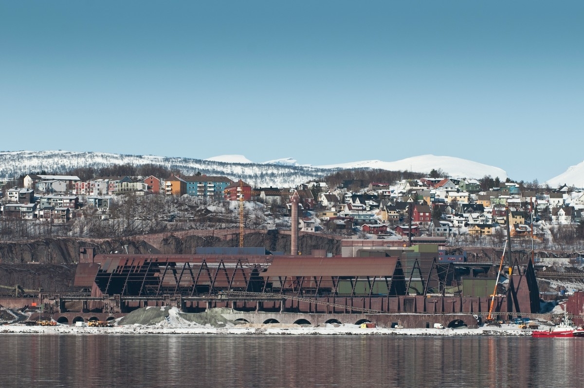 Lundbergsjakta på LKABs anlegg i Narvik, sett fra Fagernes. 1 april 2011